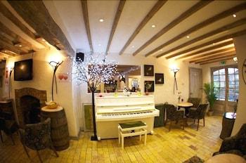 The Live and Let Live Hotel Lounge