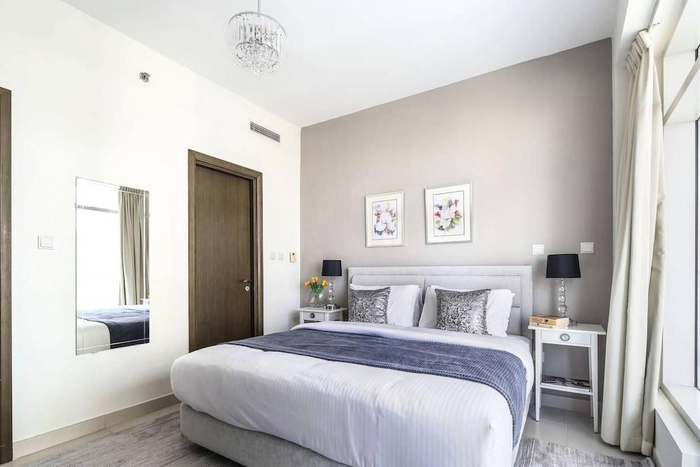 Phenomenal Burj Khalifa Views in This Lovely 2br! Room