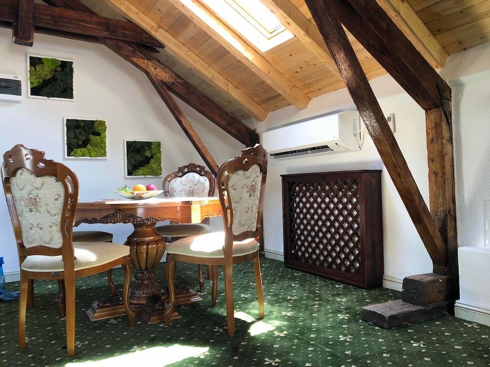 JMR Royal Lobby Sitting Area