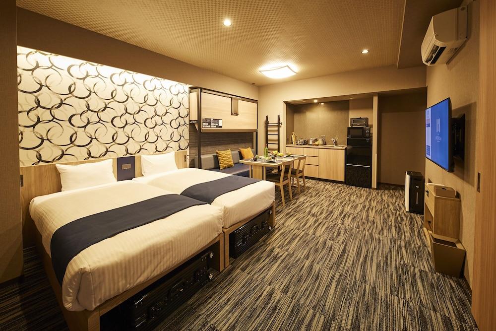 مونداي أبارت بريميوم أكيهابارا الصورة الأساسية