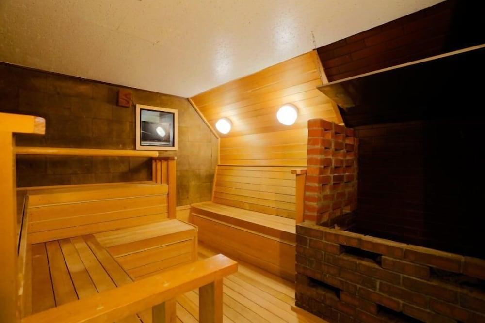 Capsule and Sauna Narimasu - Caters to Men Sauna