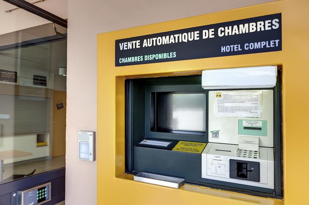 hotelF1 Evreux Sud Check-in/Check-out Kiosk