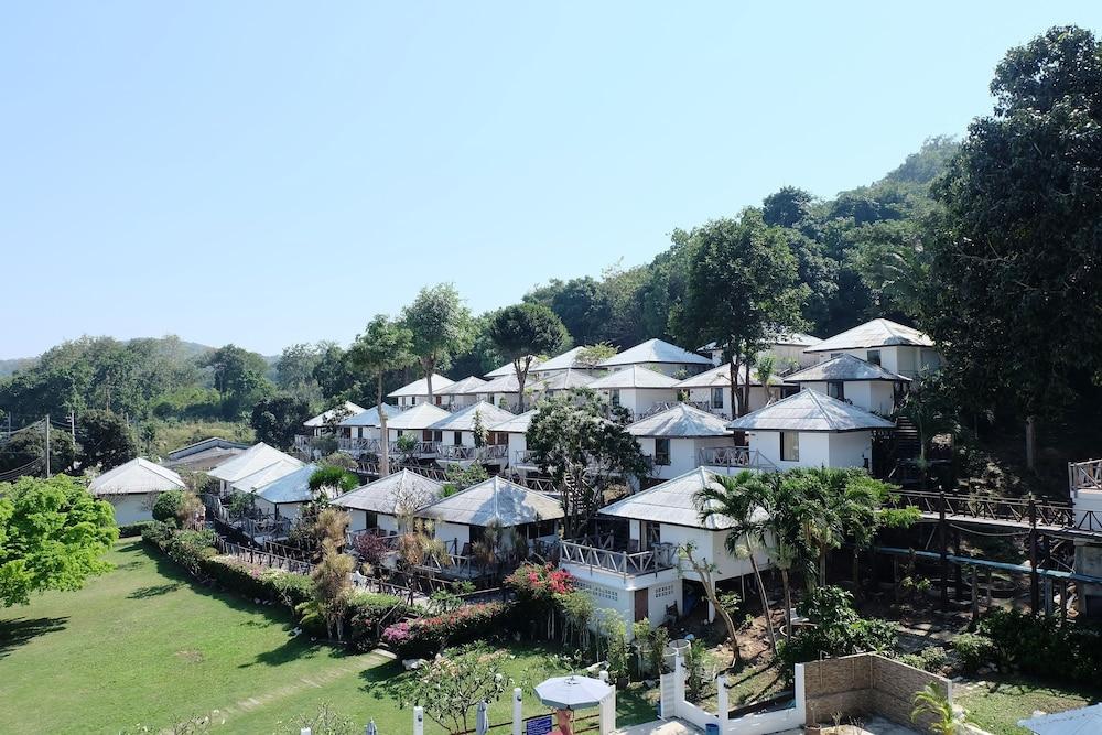 Samed Cliff Resort Property Grounds