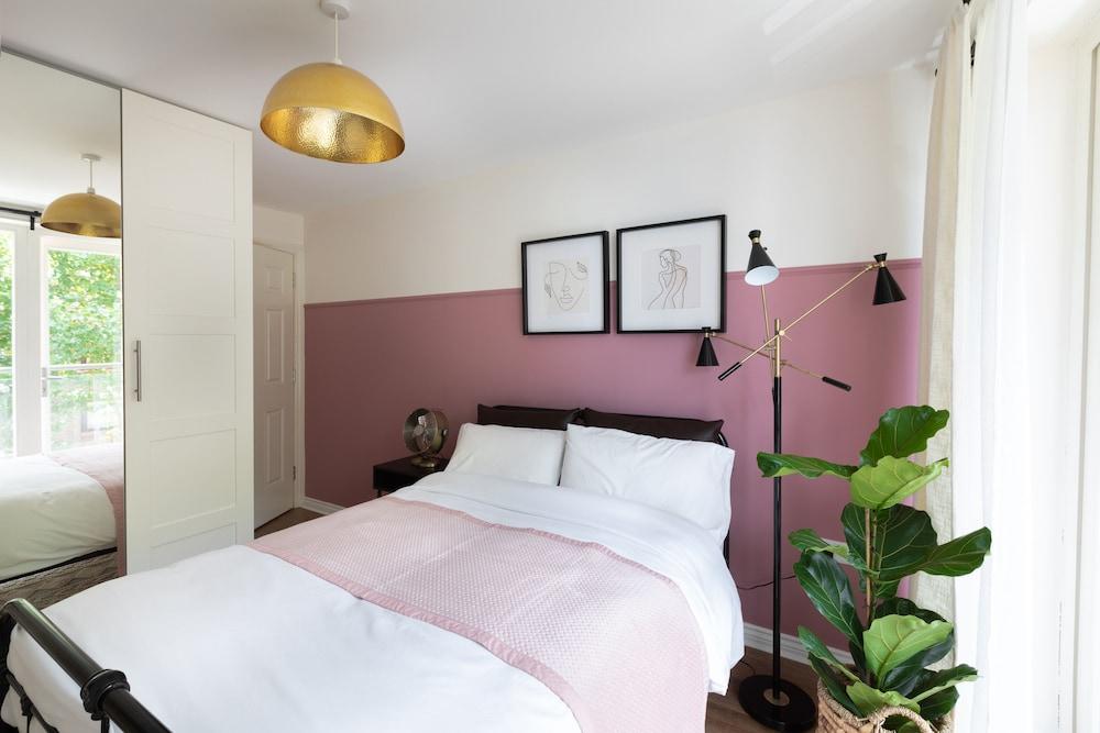 Nest Easy - Nine Elms Room