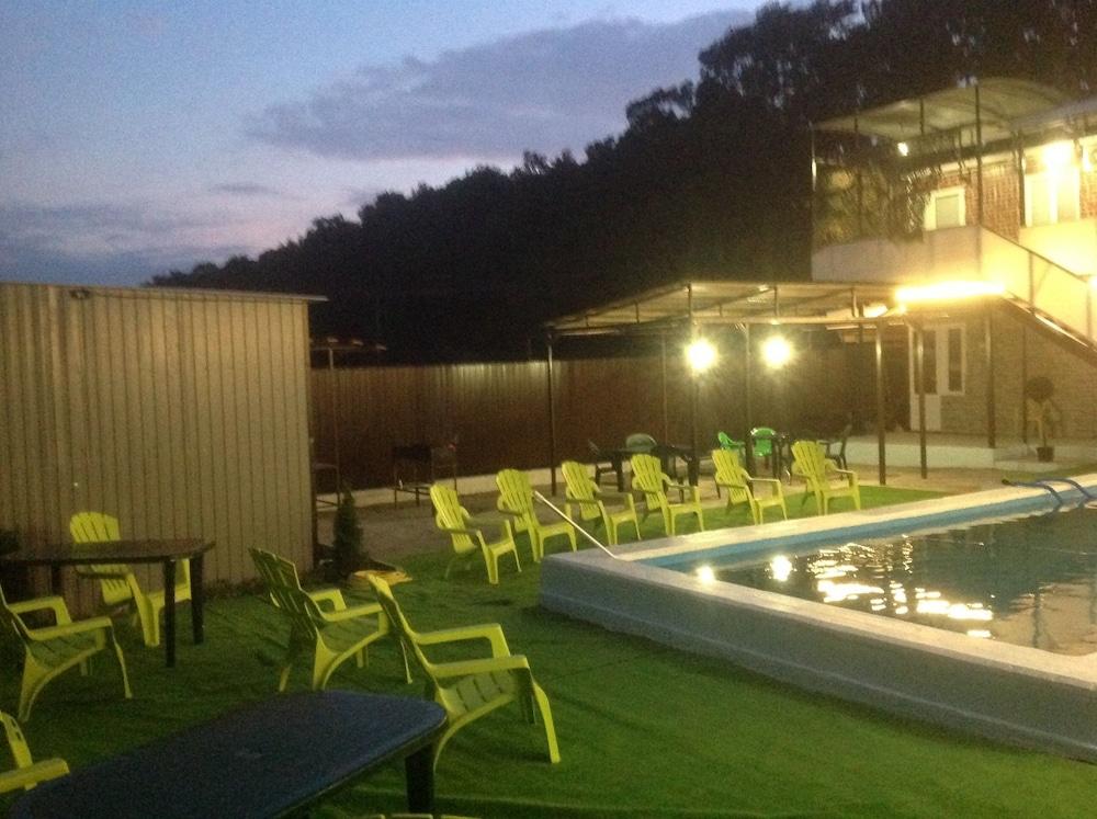 Guest House R&M Outdoor Pool