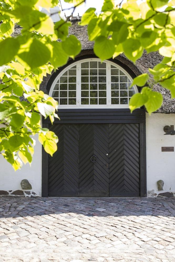 Comwell Borupgaard Exterior