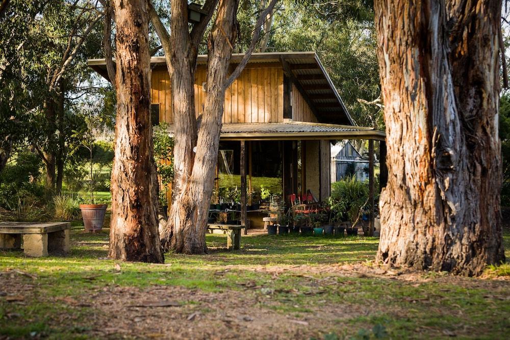 The Burrow At Wombat Bend Property Grounds
