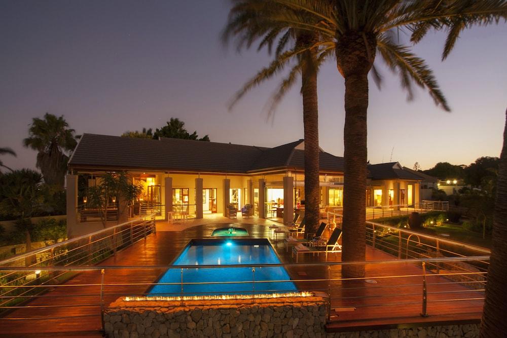 Island Way Villa