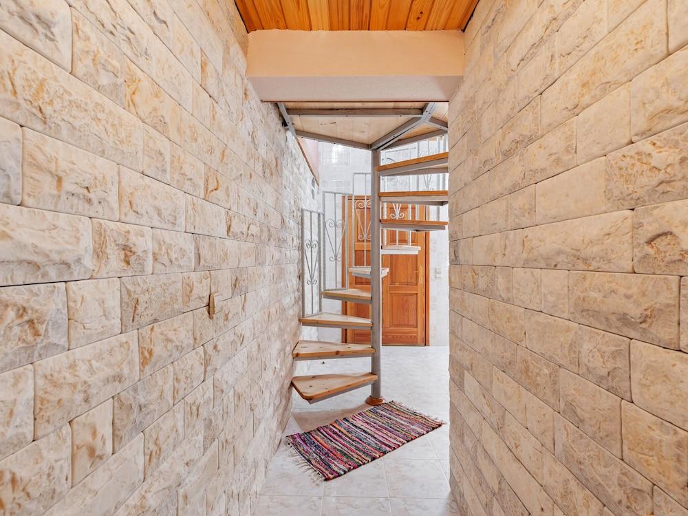 Joyful Apartment in Polača with Swimming Pool Interior