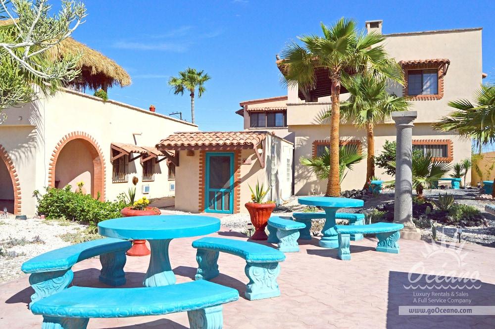 Hacienda del Mar Courtyard by RedAwning