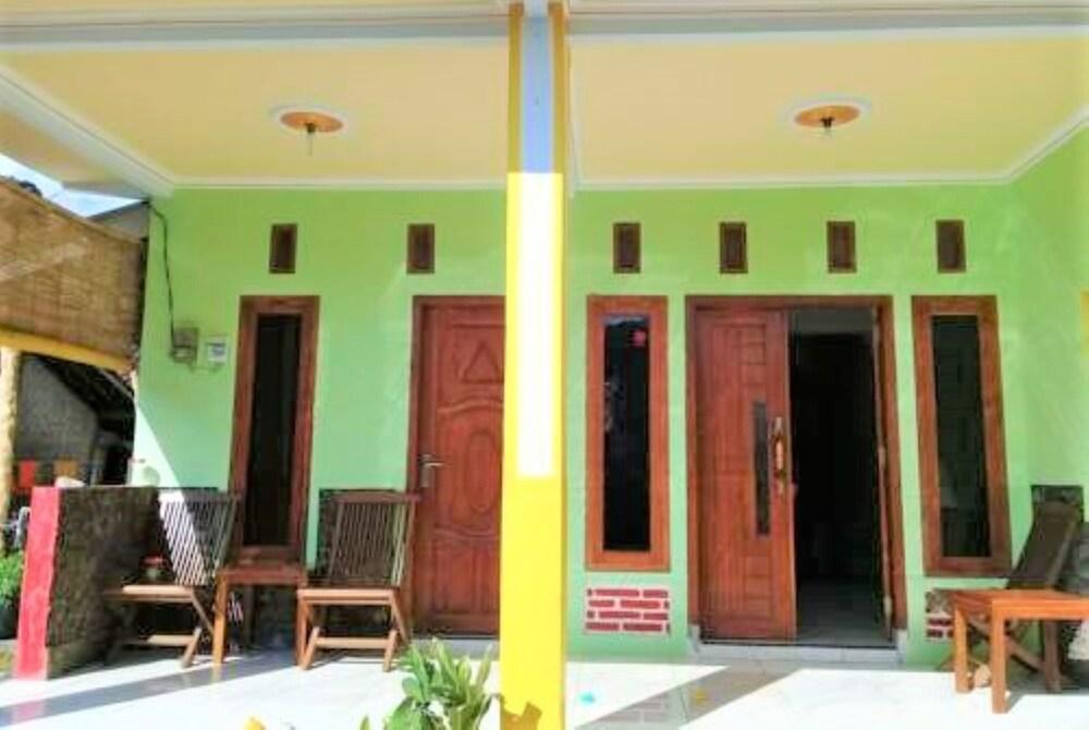 Intan Ijen Guest House
