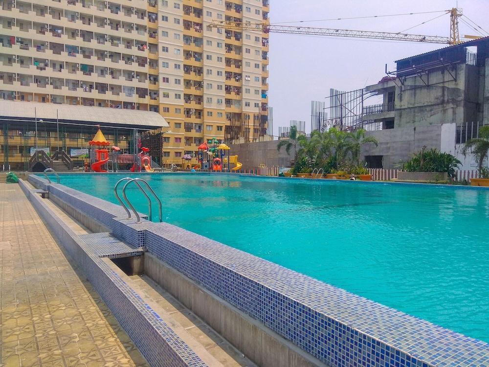 Cozy with River View @ 2BR Teluk Intan Apartment Outdoor Pool