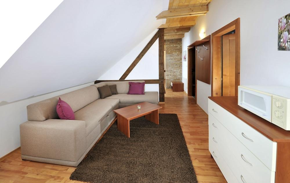Aplend Vila Magnolia Room
