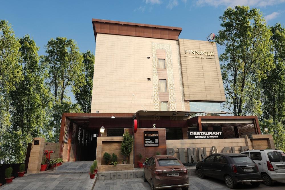 Pinnacle by Click Hotels, Lucknow Featured Image