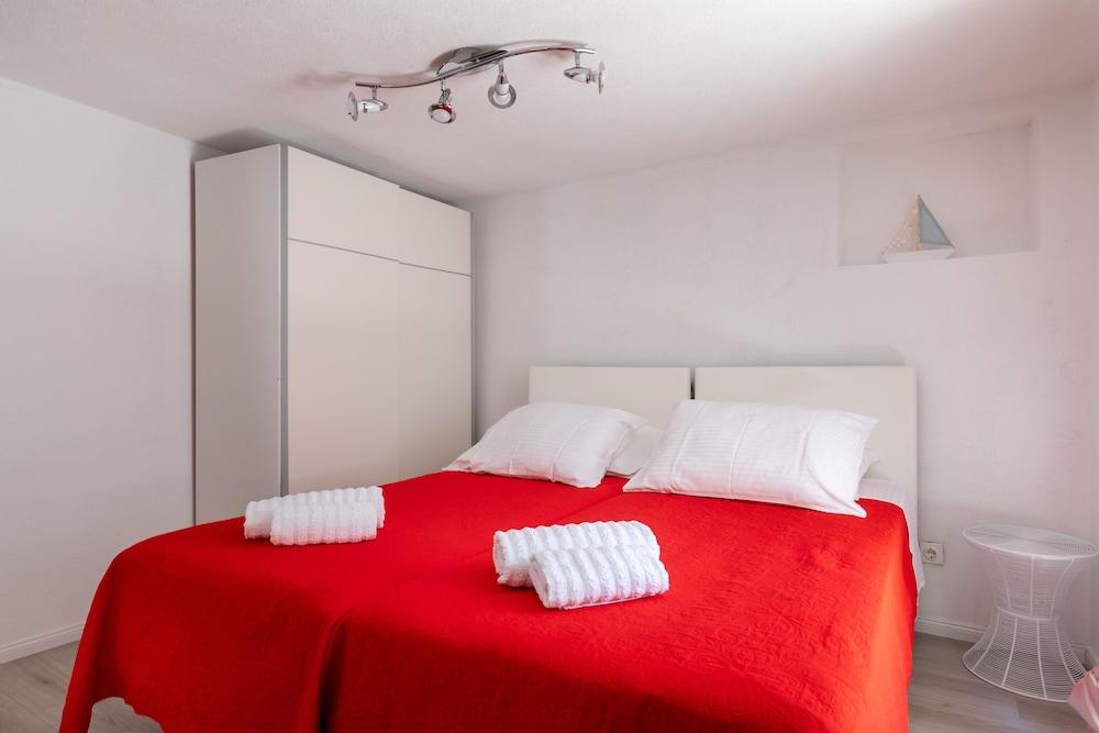 Old Town Charming Nest Room
