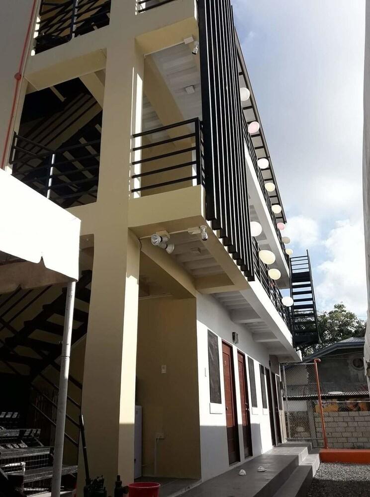 بي آند إي أبارتيلي