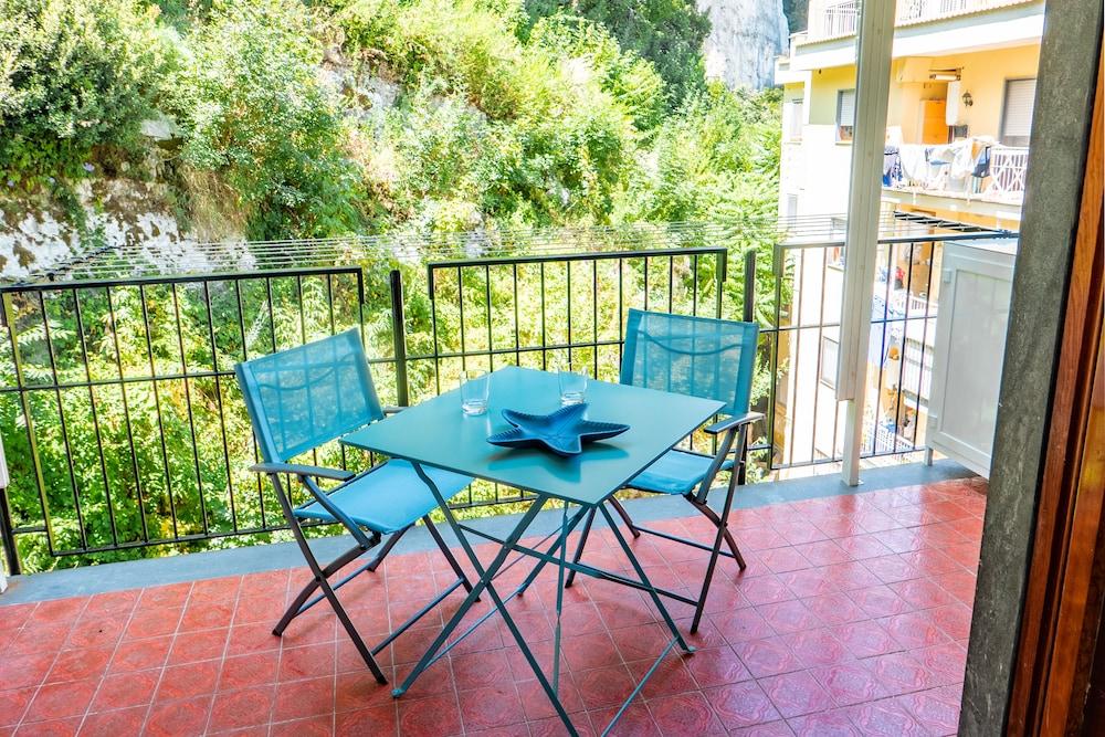New 2 Bedroom Apt in Sorrento with sea view Terrace Exterior