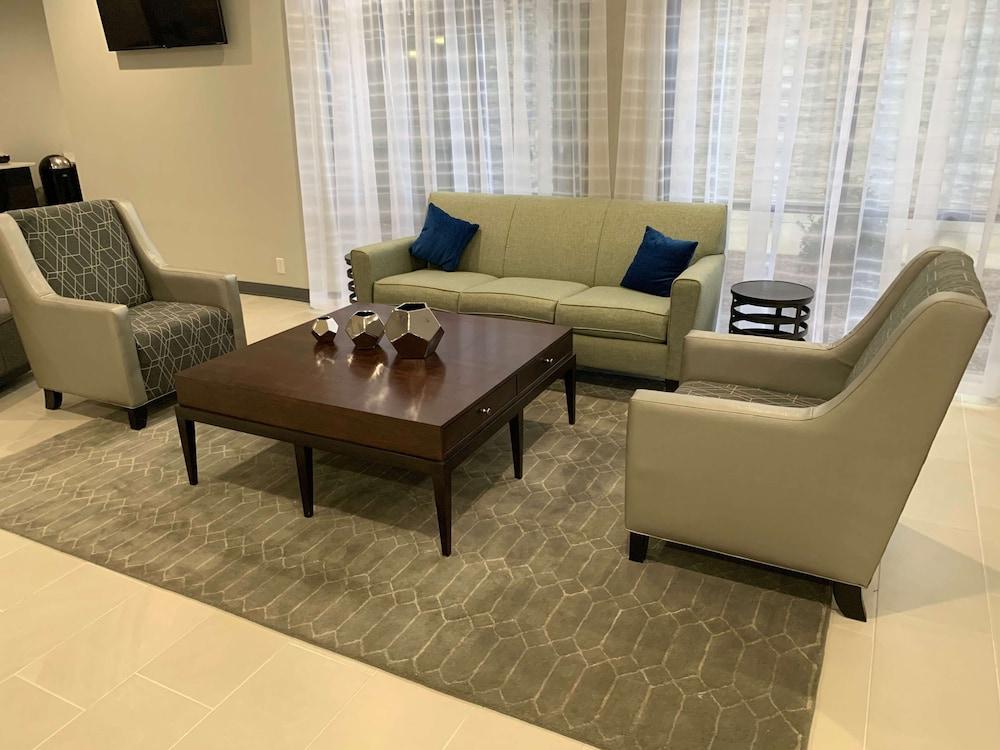 Best Western Plus Clarks Summit Scranton Lobby