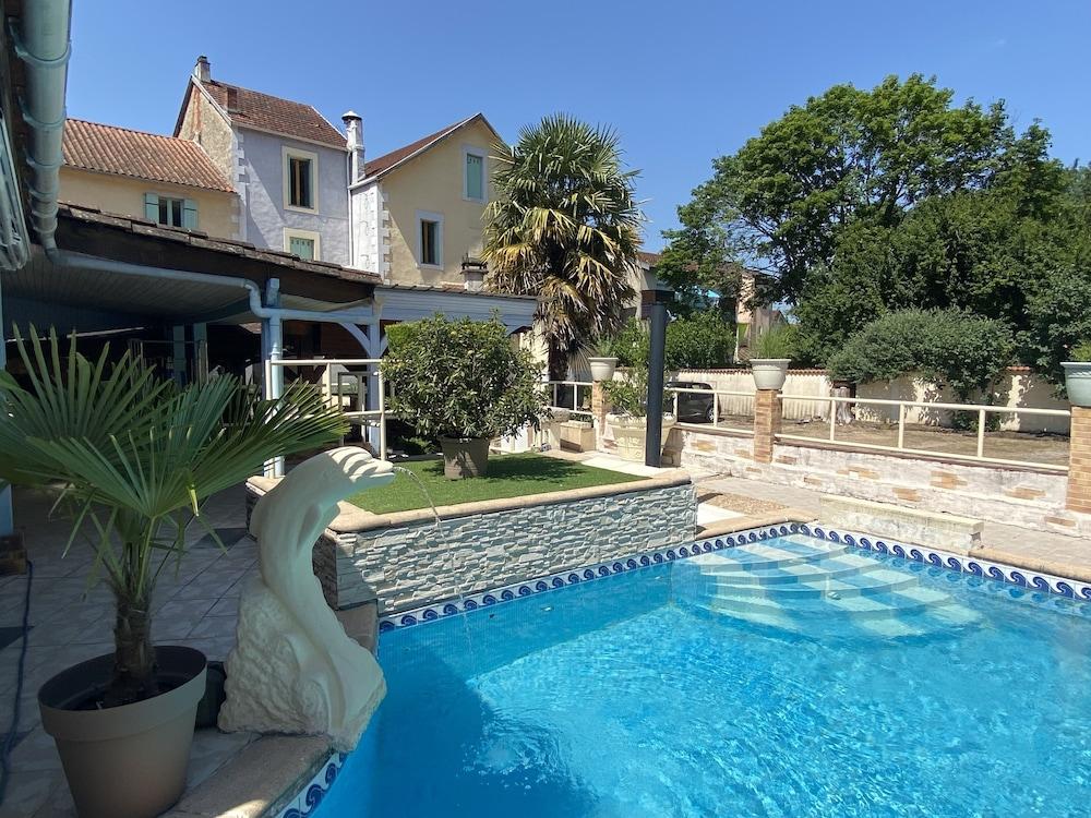 أوتل لو ريلاكس