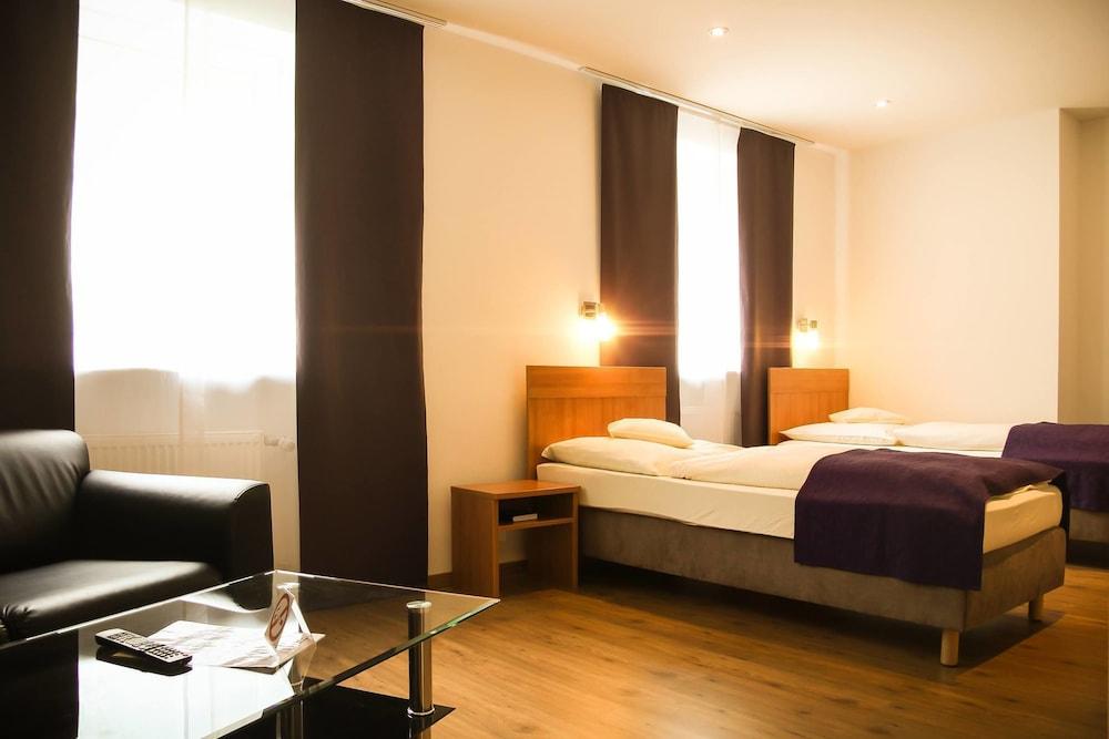 هوتل والدلوست بد آند بريكفاست غرفة