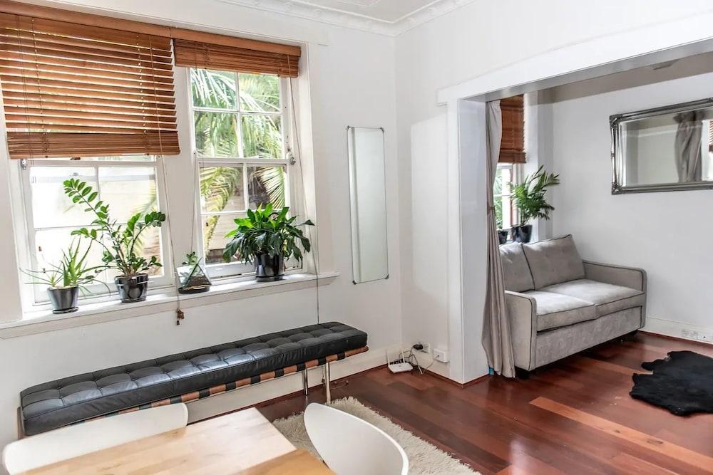 Chic Quiet Apt Close to Everything H404 Room