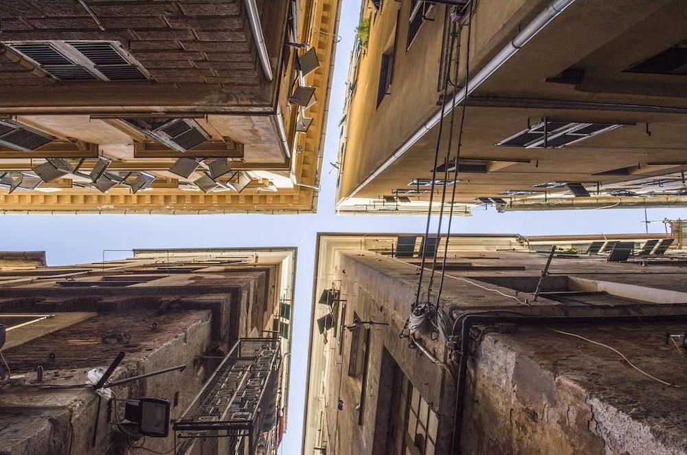 تشارمينج جينوفا ريزيدنزا ديبوكا المنطقة الخارجية