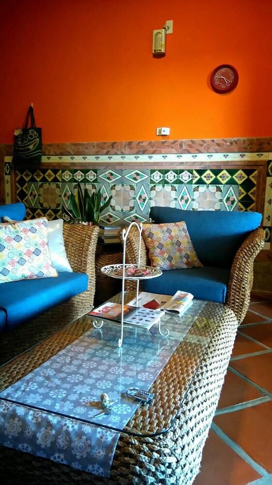 Take a Break Splendor B&B Lobby Sitting Area