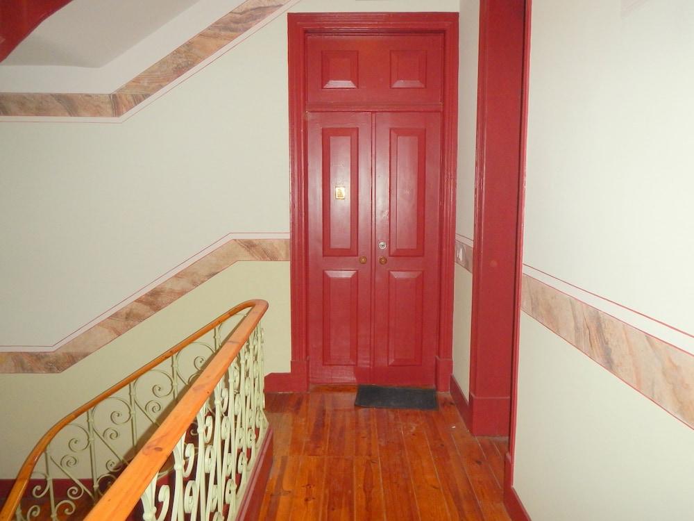 Estrela Charming Rooms by Host-Point Interior Entrance