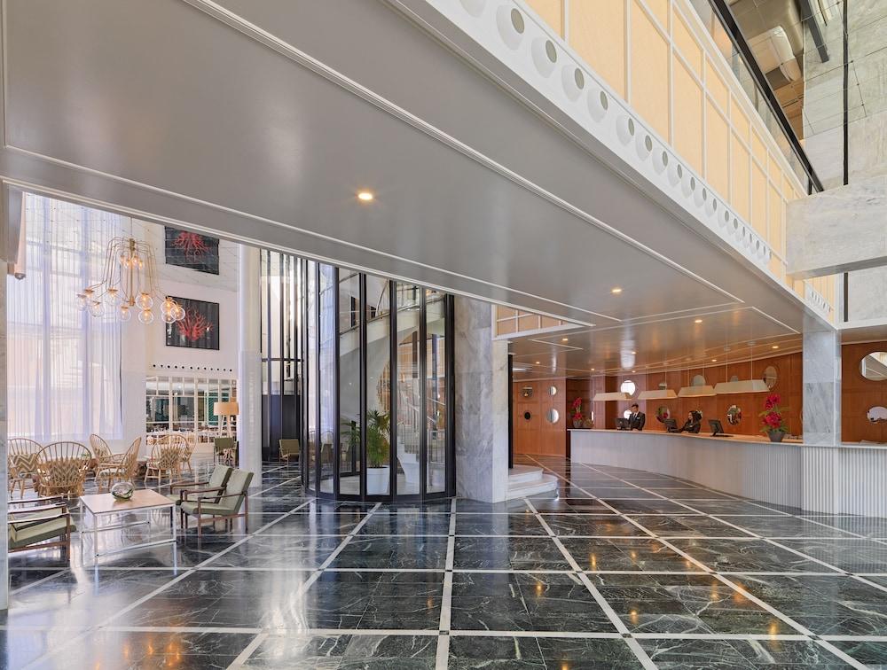 H10 Cambrils Playa Reception