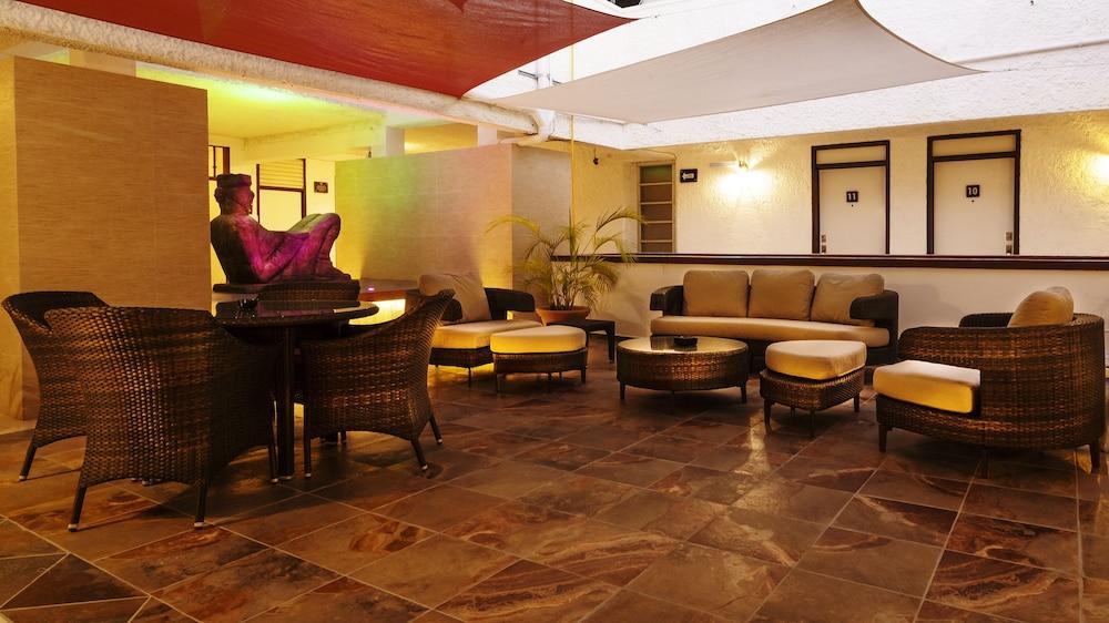 Hotel & Suites Nader Lobby Lounge