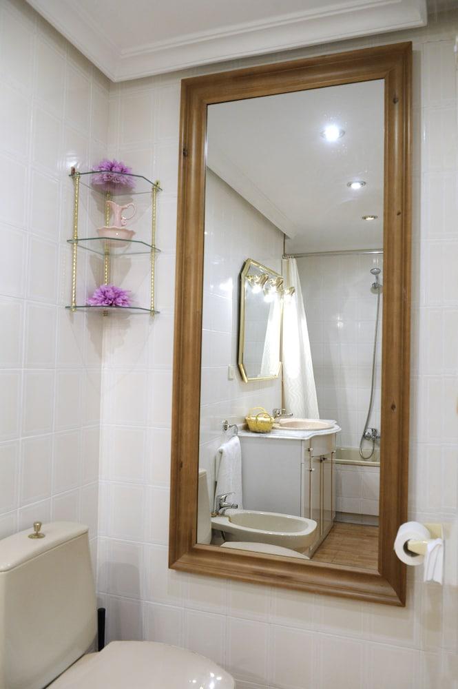 Iberos Jaén Bathroom