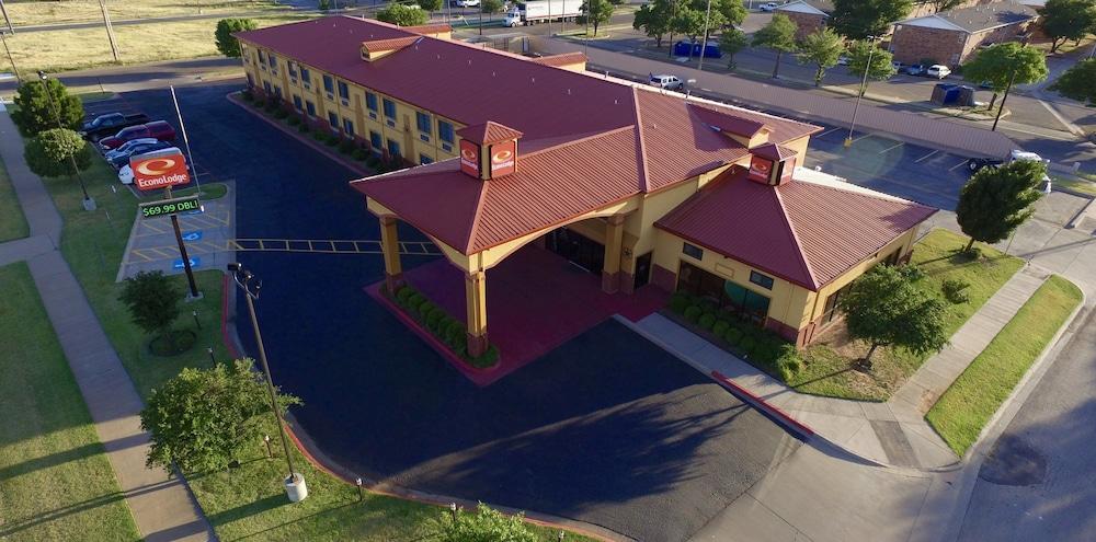 Econo Lodge Lubbock I-27 Aerial View