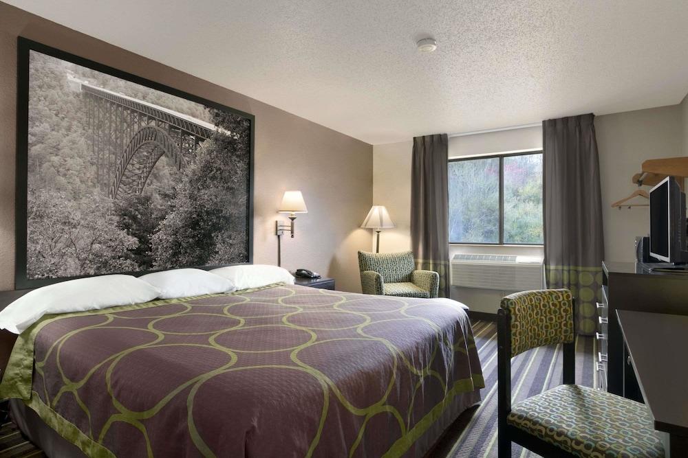 Super 8 by Wyndham Weston WV Room