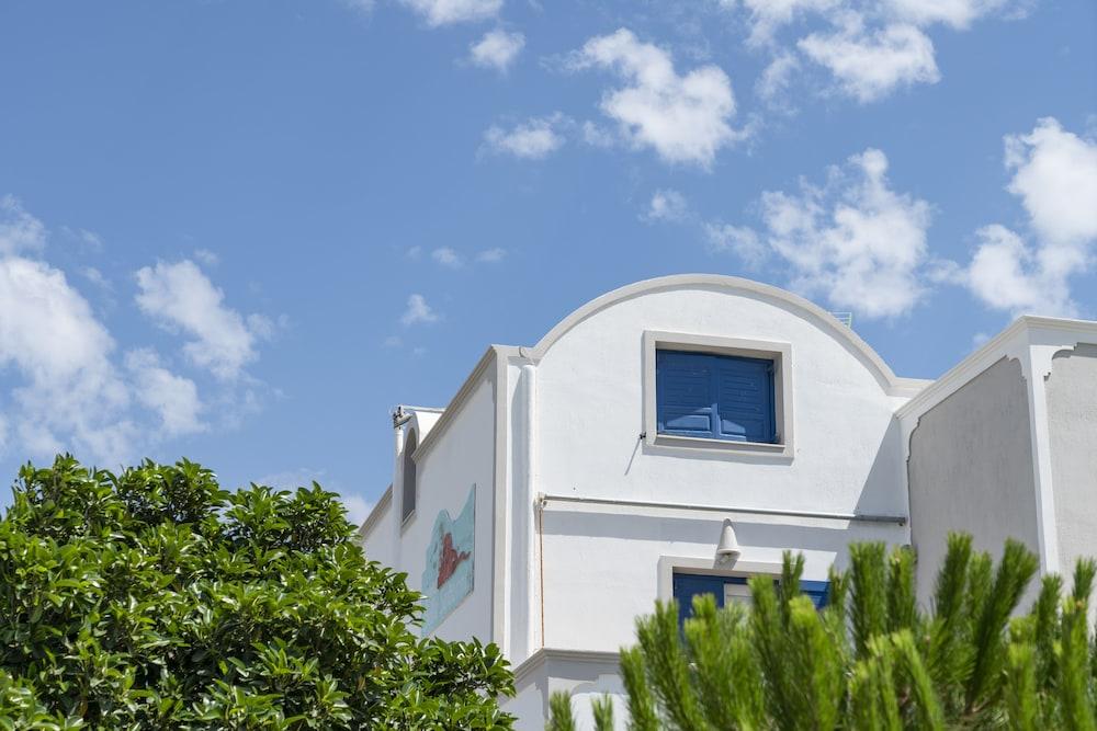 Bella Santorini Exterior