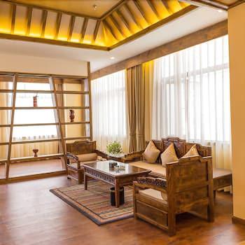 Shellong Manor Guestroom