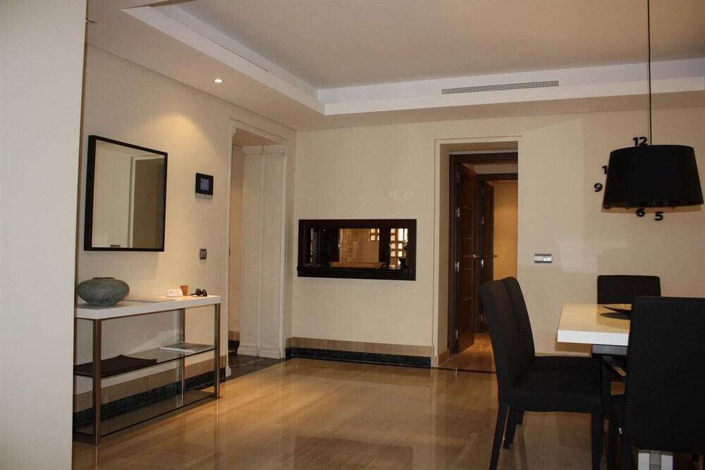 2 Beds Apartment with Private Pool Interior