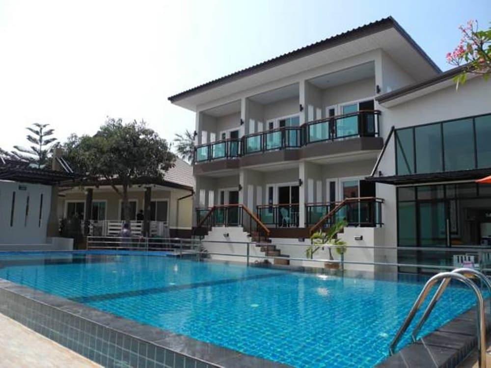 بي أوركيد بول فيلا الصورة الأساسية