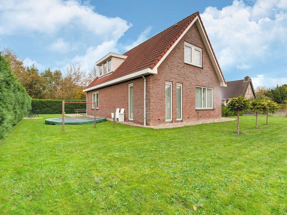 Captivating Holiday Home in Zeewolde near Forest Exterior