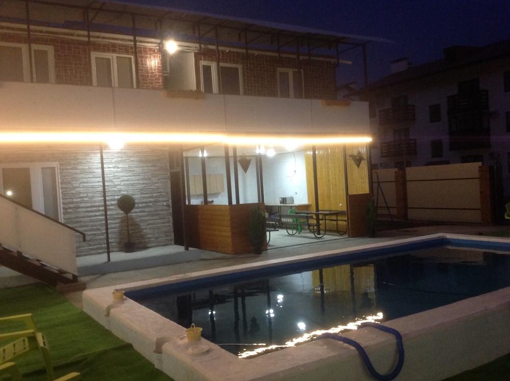 Guest House R&M Outdoor Pool