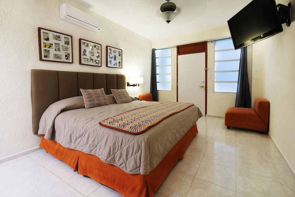 Hotel & Suites Nader Room