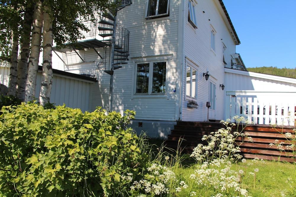 Rundhaug Gjestegård Property Grounds