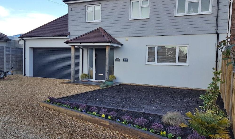 B&B By The Sea Featured Image