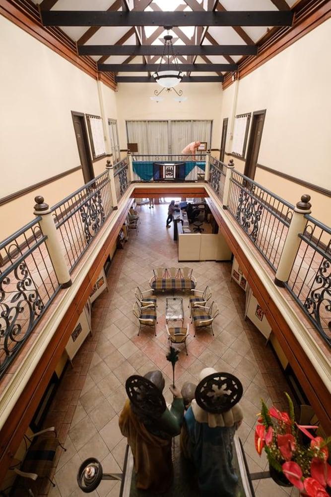 Lispher Inn Interior