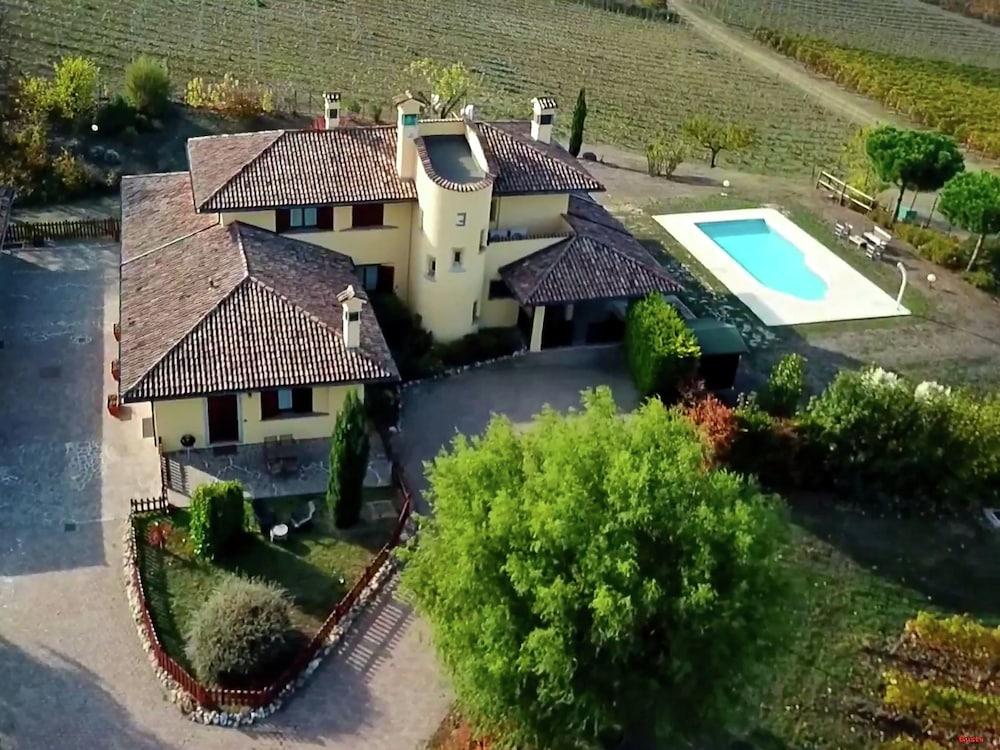 Cosy Apartment in S. Maria Della Versa With Pool Exterior