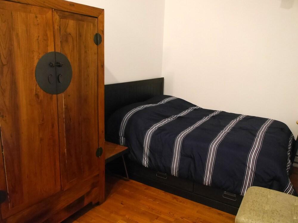 Spacious Open Condo with 2 Beds Room