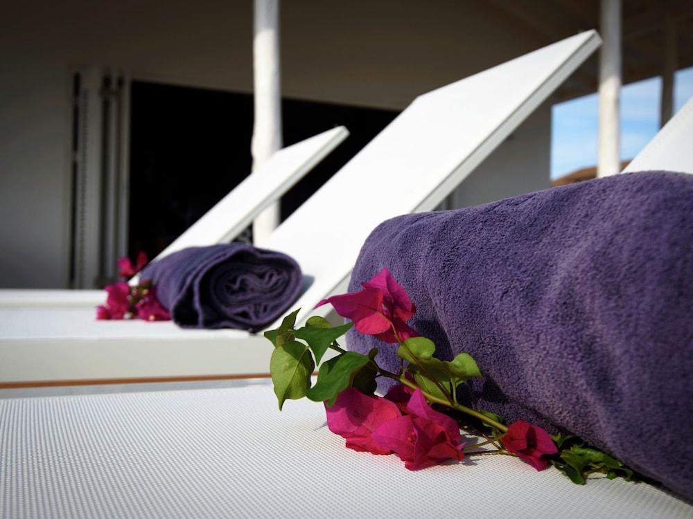 Splendid Villa With Swimming Pool in Jan Thiel Room