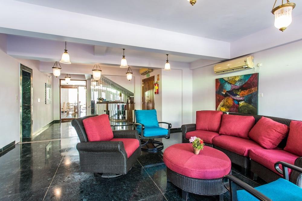 Safira River Front Resort Lobby Sitting Area
