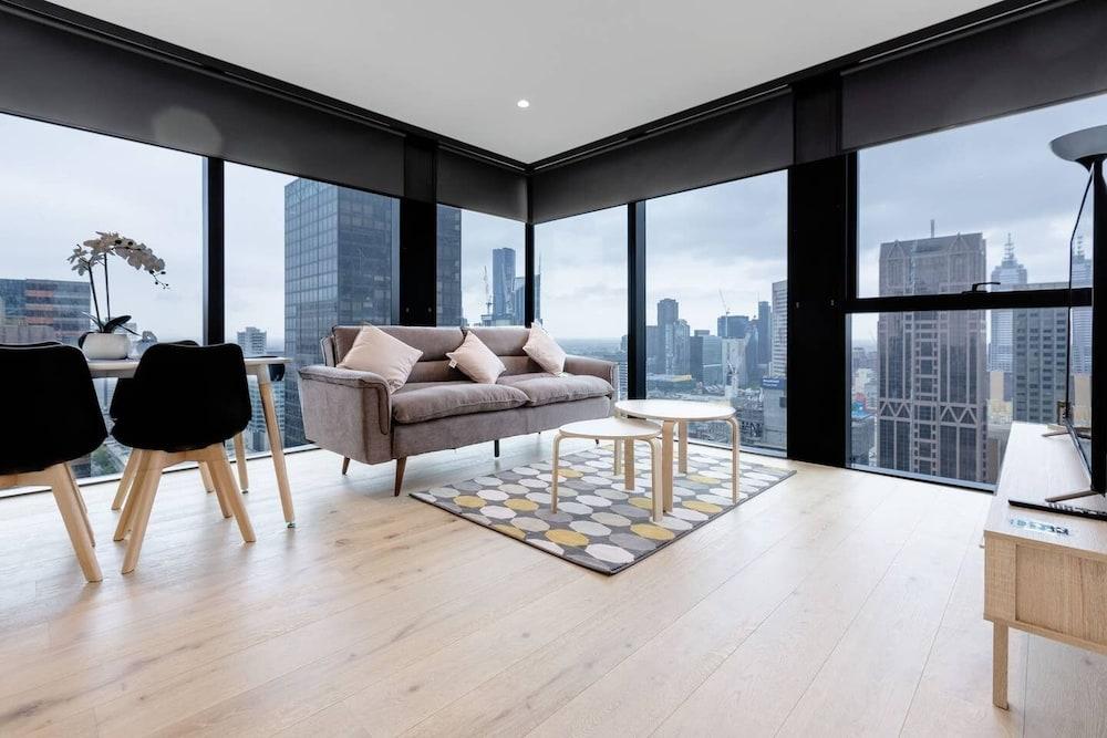 Luxury 2bed2bath apt in the Heart of Mel@collins Featured Image