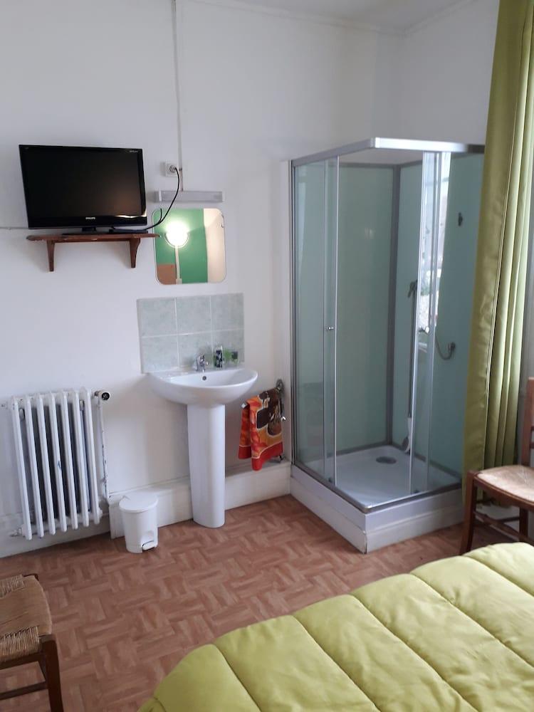 Auberge Des Pilotis Room