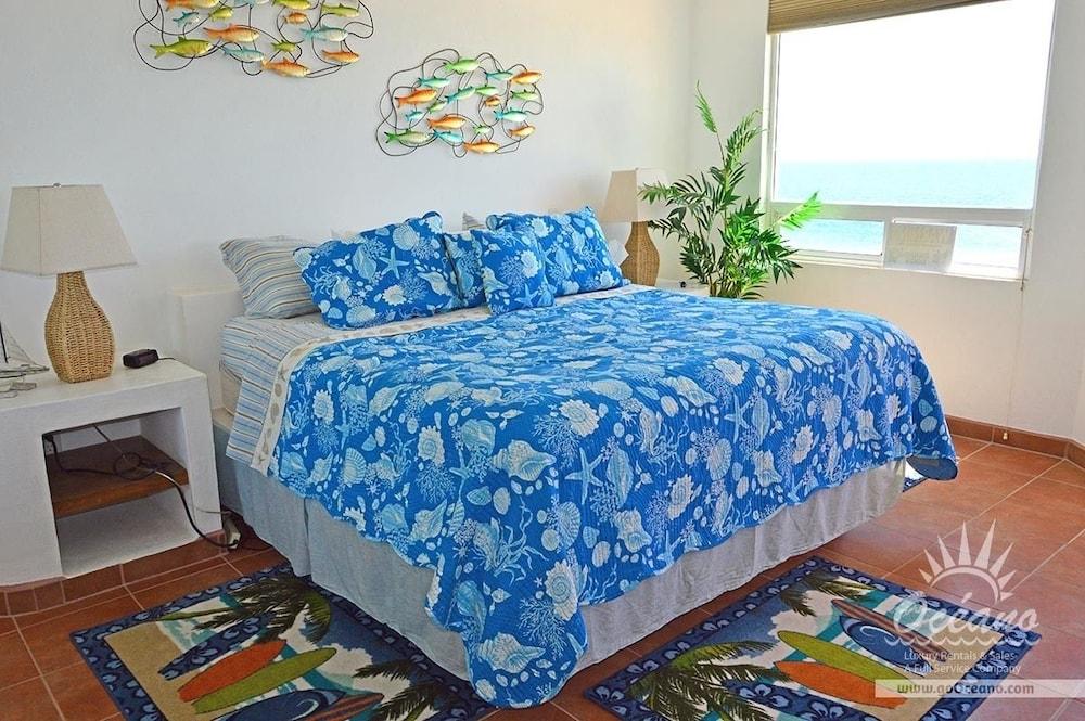 Bella Mareas by RedAwning